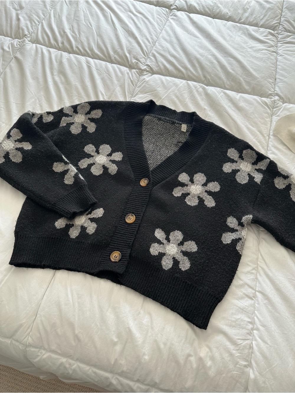T Tahari Black Cardigan with Light Gray Floral Motif, size XL - Picture 6 of 12